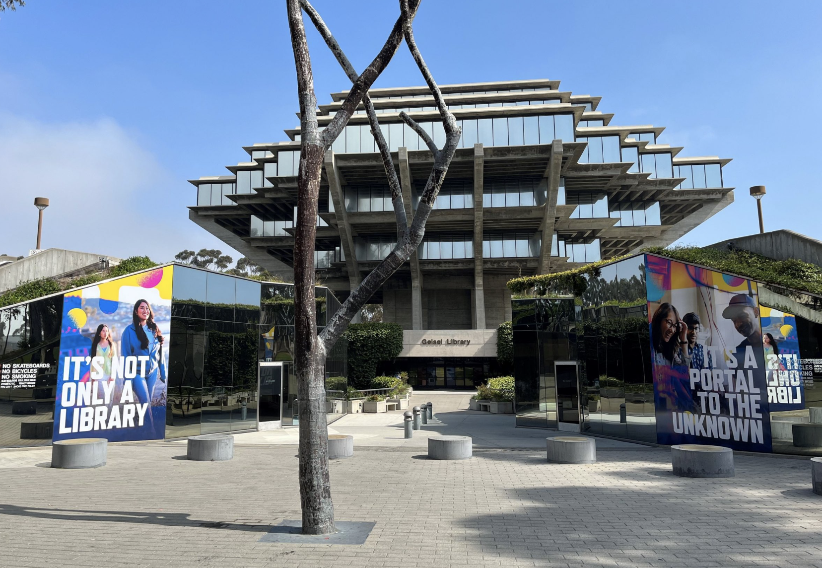 Reapertura de la Biblioteca Geisel de UCSD Tras Muerte Accidental desde el Octavo Piso